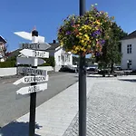 Med Havutsikt Og Terrasse Naer Groos *