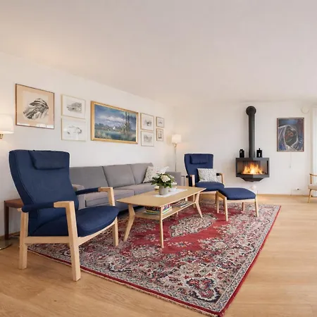 Med Havutsikt Og Terrasse Naer Groos