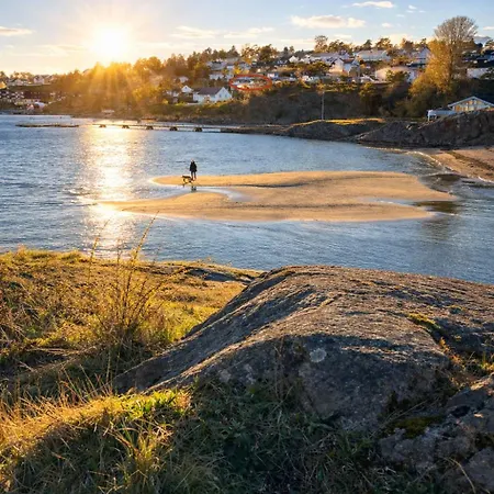 Med Havutsikt Og Terrasse Naer Groos *