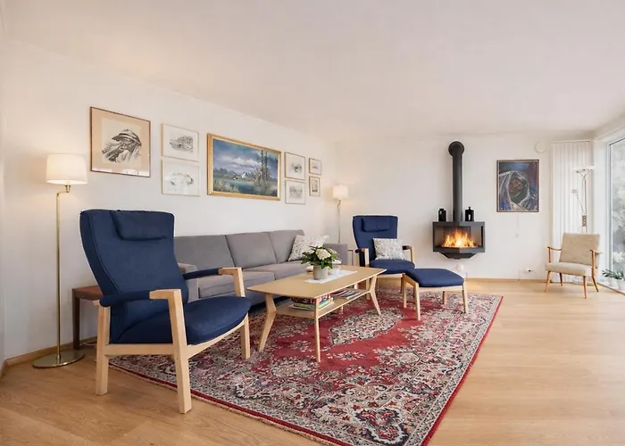Med Havutsikt Og Terrasse Naer Groos