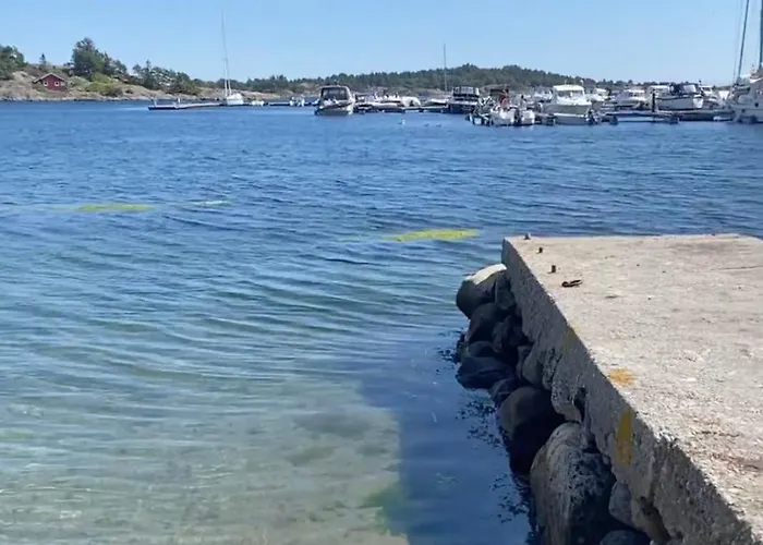 Med Havutsikt Og Terrasse Naer Groos 아파트