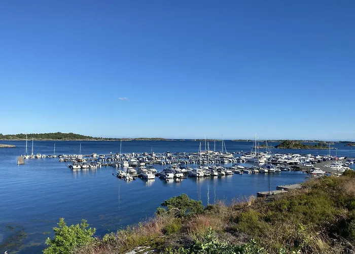 Med Havutsikt Og Terrasse Naer Groos