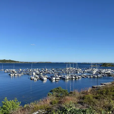 Med Havutsikt Og Terrasse Naer Groos