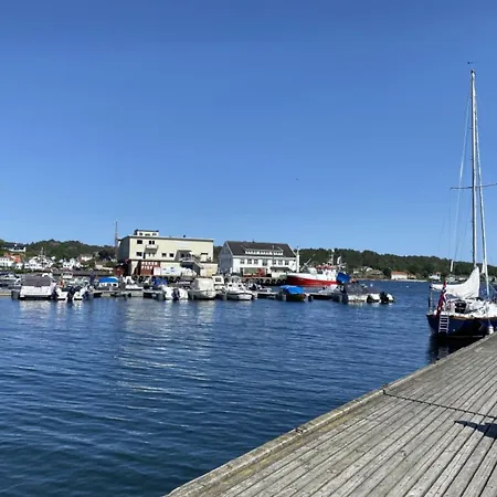 Med Havutsikt Og Terrasse Naer Groos * Grimstad (Aust-Agder)